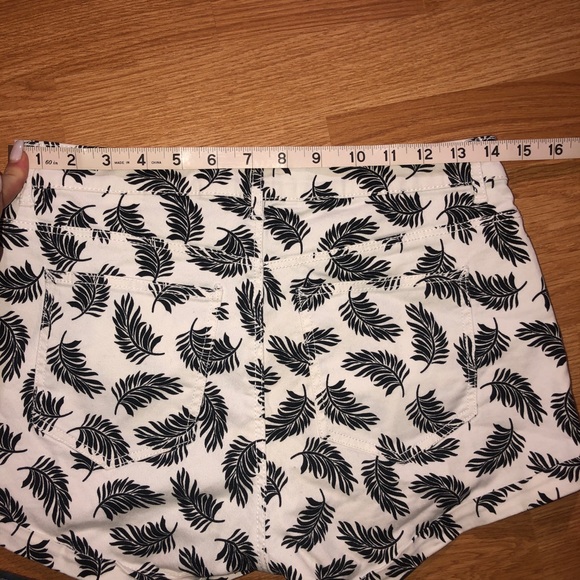 H&M Palm tree printed jean shorts - Picture 6 of 6